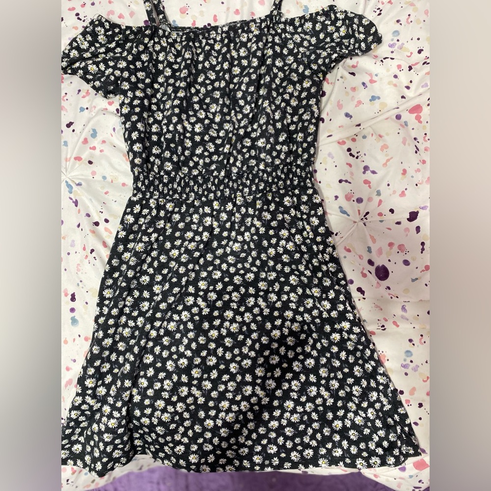 So cold shoulder daisy print dress